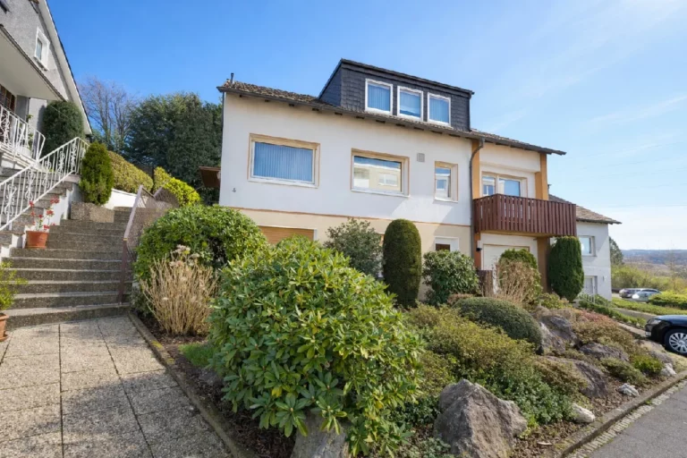 2-Familienhaus / Mehrgenerationenhaus auf ca. 900m² großem Kaufgrundstück in Hohenlimburg!