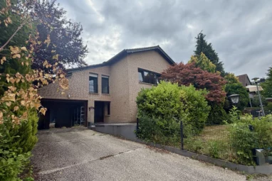 Jede Menge Platz – Großzügiges Zweifamilienhaus in Lichtenberg