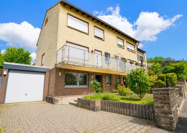 Ca. 143 m² große Doppelhaushälfte mit Terrasse, Südbalkon und Ausbaureserve am Tücking