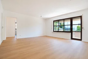 Frisch renovierte 3-Zimmer-Wohnung mit Loggia und Garage in ruhiger Lage