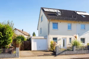 NEU IN LÜTZENKIRCHEN – Baujahr 2013: Familienglück mit Garten, Kamin und Garage