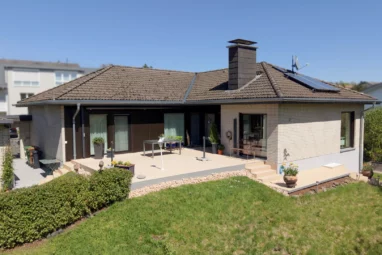 EFH im Bungalowstil in Top-Stadtrandlage! Bezugsfertig, modernisiert und mit herrlichem Weitblick!