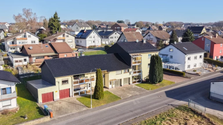 TOP-ANGEBOT – 6 Parteienhaus mit 6 Garagen in zentraler, ruhiger Lage von Asbach zu verkaufen !!