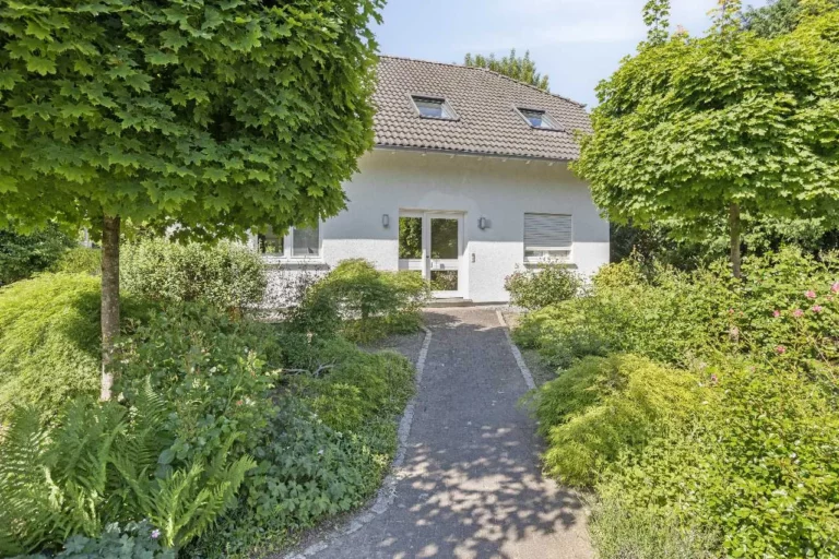 Bezugsfreies 1-2 Familienhaus und Bungalow auf 2.412m² Traumgrundstück in Ratingen