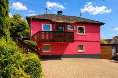 Gepflegtes Einfamilienhaus mit Garage und liebevoll angelegtem Garten!