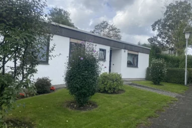 NEU: Freistehender Bungalow mit ca. 106 m² Wohnfläche auf 582 m² Grundstück