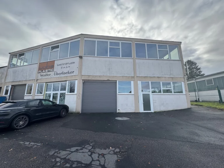 Großzügige Gewerbehalle mit 323 m² Nutzfläche, Büro und Sanitärbereich!