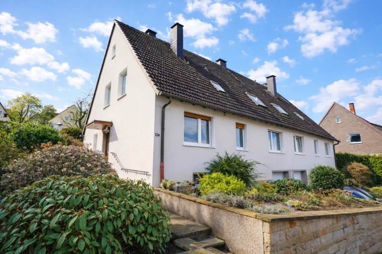 Ca. 160 m² große Doppelhaushälfte mit zwei Wohneinheiten in Hagen-Hohenlimburg