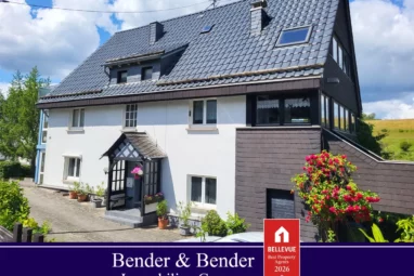 Großzügiges Wohnhaus mit renovierter Einliegerwohnung,  Doppelgarage und gepflegtem Garten!