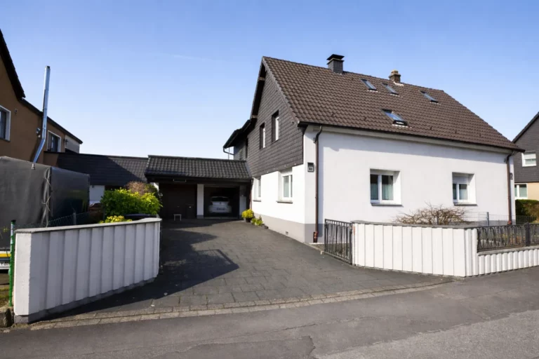 Doppelhaushälfte am Loxbaum in ruhiger Sackgassenlage mit Doppelgarage, Wintergarten & Dachterrasse!