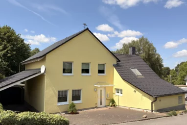 Einfamilienhaus mit großem Garten in verkehrsgünstiger Lage und Wohnmobilstellfläche
