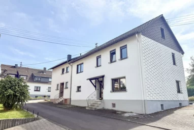 Zwei Häuser, ein Grundstück – vielseitige Möglichkeiten nahe Hachenburg!