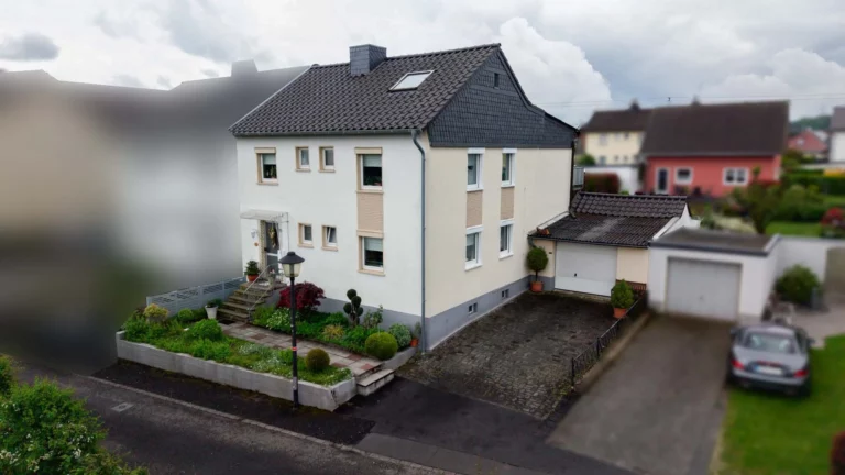 Reserviert – Gepflegte Doppelhaushälfte mit Platz für zwei Familien in ruhiger Wohnlage von Hennef