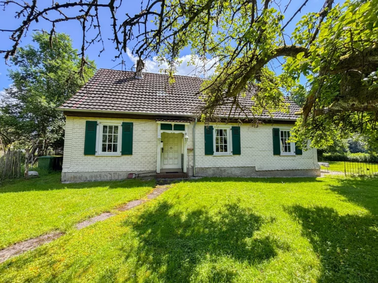 Alleinstehendes Einfamilienhaus auf großzügigem Erbpachtgrundstück in idyllischer und zentralen Lage von Windeck!