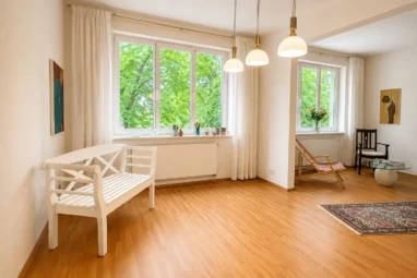 CHARMANTE 5-ZIMMER-WOHNUNG IM GRÜNEN VON GROß-BUCHHOLZ ZU KAUFEN!