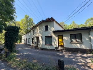 ***RESERVIERT*** Viel Platz für Ihre Ideen – Zweifamilienhaus mit Entwicklungspotenzial in Hamm (Sieg)