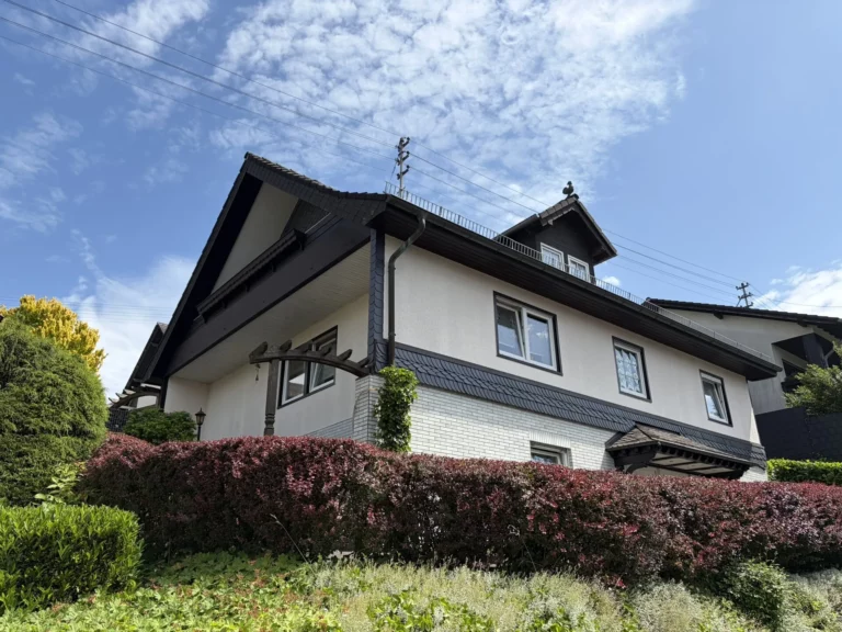 Gepflegtes Ein-/Zweifamilienhaus mit Garten in zentraler Lage von Wissen!