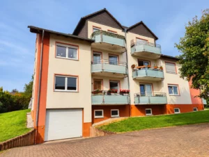 Eigentumswohnung mit Terrasse und Tiefgaragenstellplatz in einem OT von Altenkirchen!