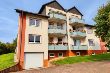 Eigentumswohnung mit Terrasse und Tiefgaragenstellplatz in einem OT von Altenkirchen!