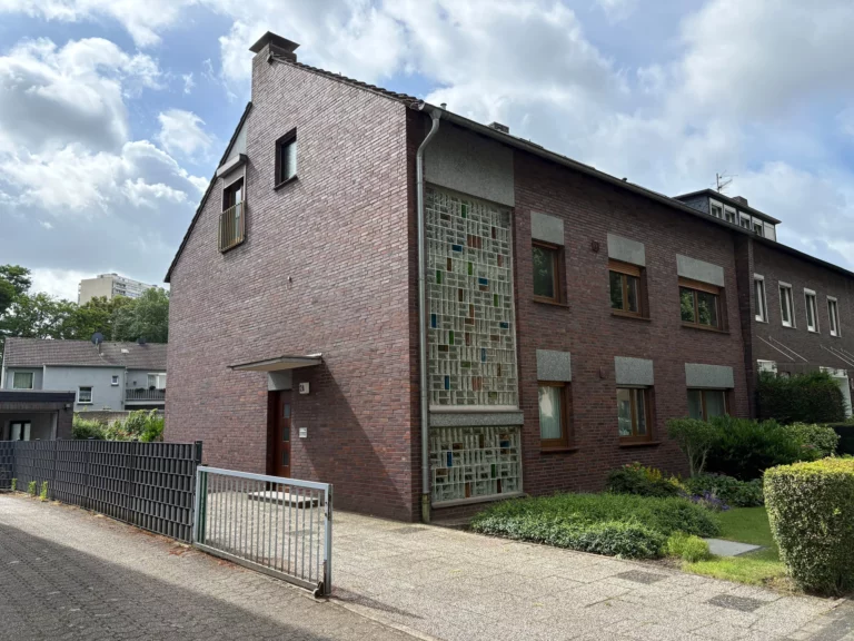 Oldie but Goldie – bezugsfreies Zwei- bis Dreifamilienhaus