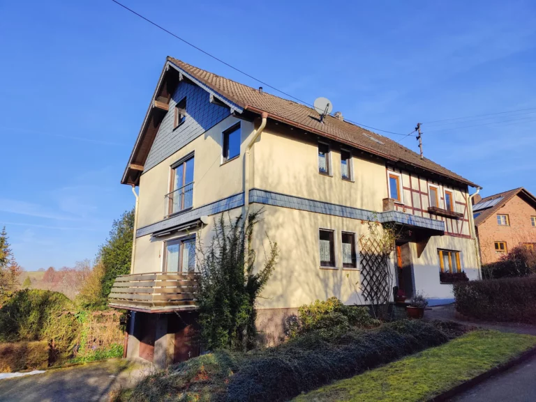 ***Reduziert***Ein-/Zweifamilienhaus mit großem Grundstück in idyllischer Ortsrandlage zwischen Altenkirchen und Hamm/Sieg!