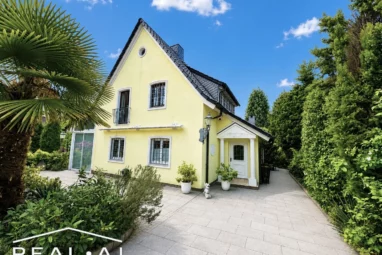 Charmantes Haus mit liebevoll angelegtem Garten!