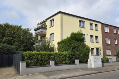 Große Erdgeschosswohnung mit Terrasse, Garten und Garage in Moers-Eick-West
