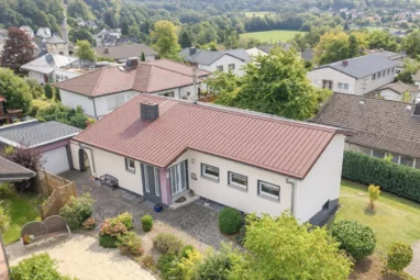 Ein-/Zweifamilienhaus in traumhafter Ortsrandlage – Perfekt für Familien! Kita & Grundschule im Ort!