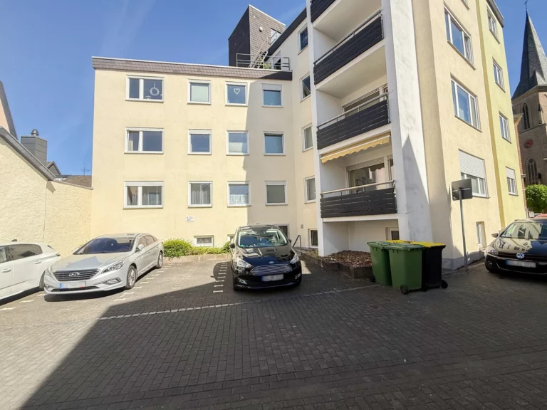 Großzügig geschnittenes Apartement in gepflegtem Mehrfamilienhaus mit Aufzug in Königswinter