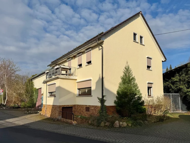 ***Reduziert***Bauernhaus als Hofstätte mit Nebengebäuden in unmittelbarer Nähe zu Hachenburg!
