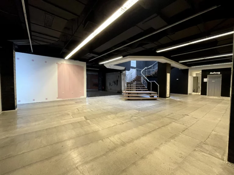 FUSSGÄNGERZONE KREFELDS: 171 M² GESCHÄFTSFLÄCHE ZU MIETEN