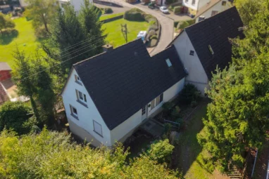 Großzügiges Einfamilienhaus mit separater Wohneinheit, Scheune und vielseitigen Nutzungsmöglichkeiten!