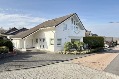 Familienfreundliches Einfamilienhaus in ruhiger Wohnlage mit schön angelegten Garten!