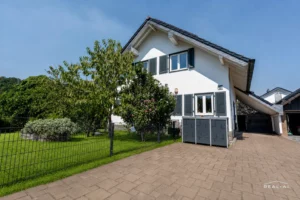 Großzügiger Familientraum mit Pool, Sauna und Einliegerwohnung
