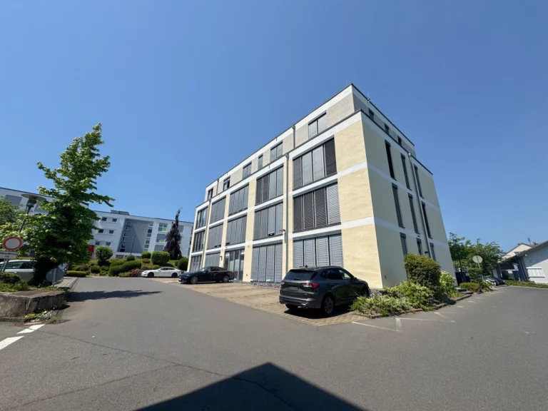 Attraktive Etagenwohnung im Ärztehaus Altenkirchen mit 8 individuell nutzbare Apartments / Zimmer!