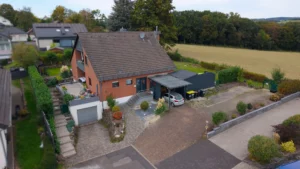 Exklusives Wohnen mit unverbaubarer Fernsicht in begehrter Lage von Much, Garage, Carport, Sauna, Pool