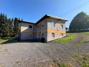 Ein-/Zweifamilienhaus auf großem Grundstück mit Garage und Werkstatt!