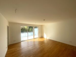 Moderne 2-Zimmer-Wohnung mit großzügiger Wohnküche, großem Balkon und TG-Stellplatz